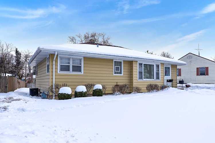 1632 Clay St Woodstock, IL 60098