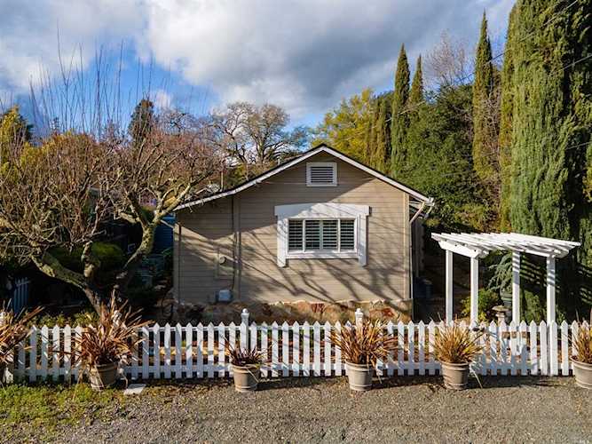 735 Center Street Sonoma, CA 95476
