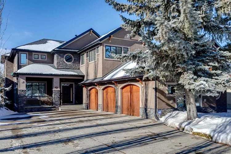 2783 77 St SW Calgary, AB T3H 0G2