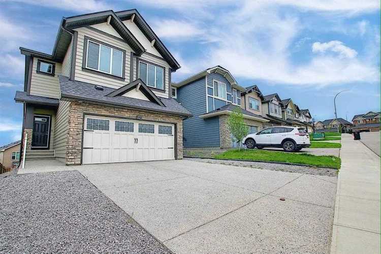 12 Kincora St NW Calgary, AB T3R 0N4