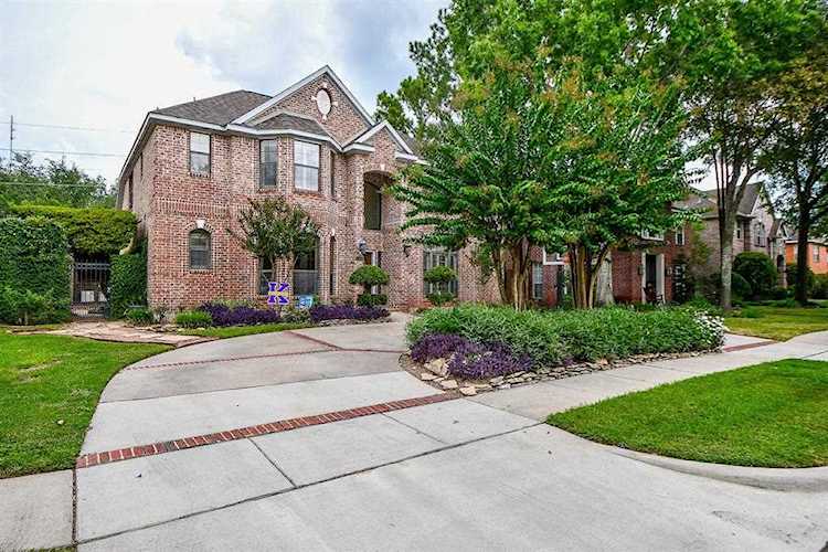 4510 Sunburst St Bellaire, TX 77401