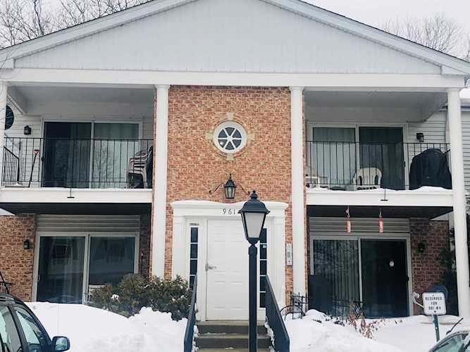 961 Golf Course Rd #6 Crystal Lake, IL 60014 | MLS 11000939 Photo 1