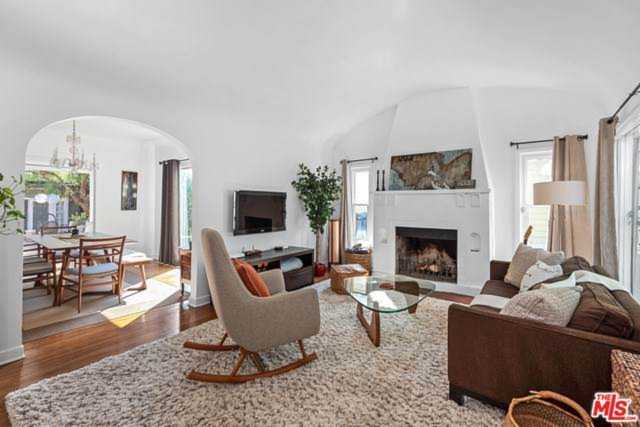 530 Santa Clara Avenue Venice, CA 90291