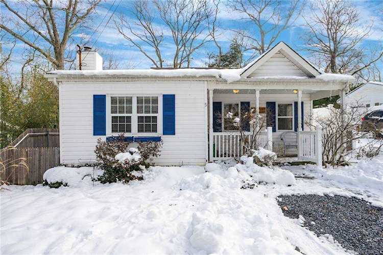 5 Mineola Road Sound Beach, NY 11789