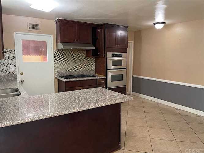 7843 De Soto Avenue Canoga Park, CA 91304