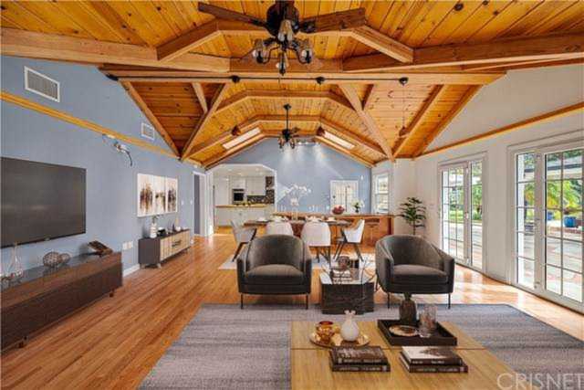 23352 Ostronic Drive Woodland Hills, CA 91367