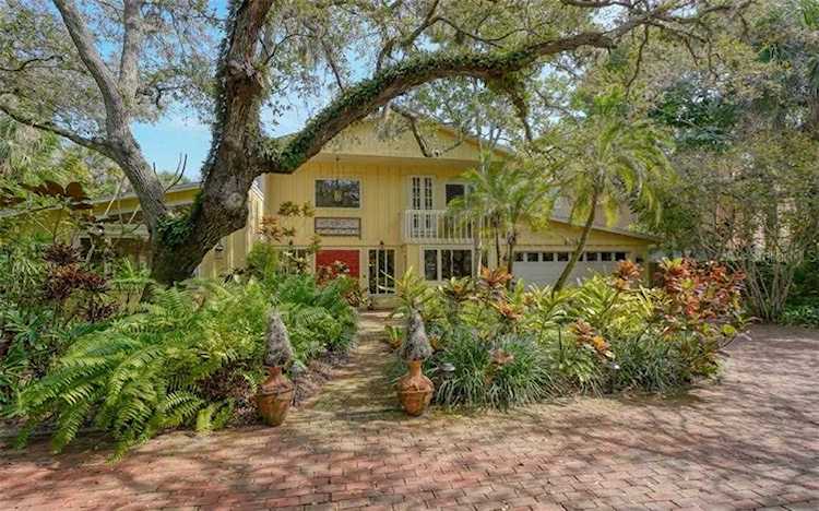 5045 Oxford Dr Sarasota, FL 34242