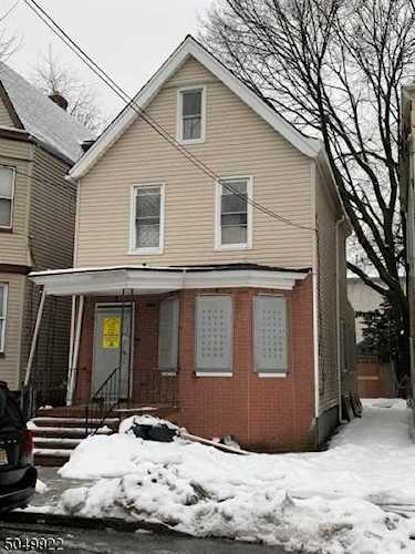 796 S 15Th St Newark City, NJ 07108