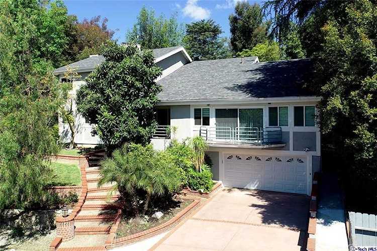 1521 Riendo Lane La Canada Flintridge, CA 91011