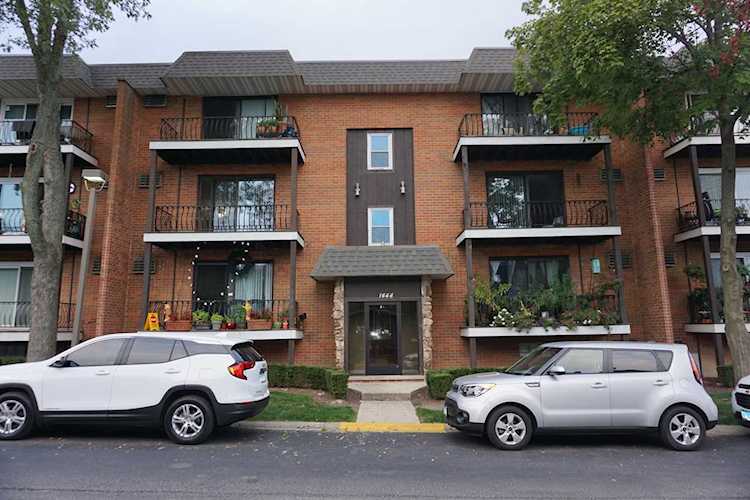 1444 Carriage Ln #3 Westmont, IL 60559