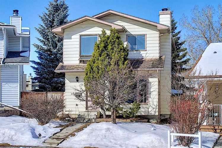 19 Sunmills Ct SE Calgary, AB T2X 2R3