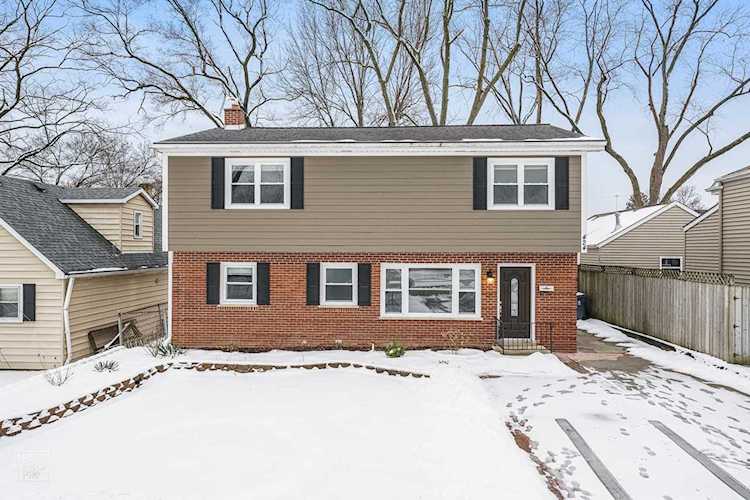 424 W Avery St Elmhurst, IL 60126