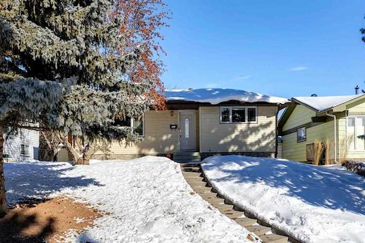 6412 Dalton Dr NW Calgary, AB T3A 1E1