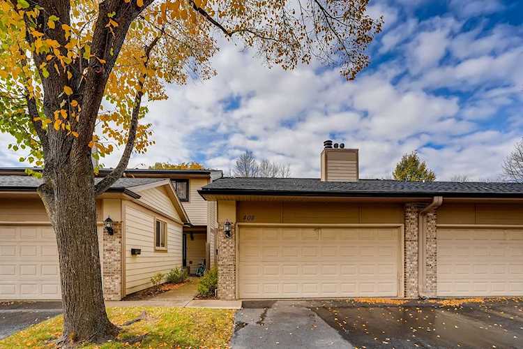 408 Swallow Ln Deerfield, IL 60015