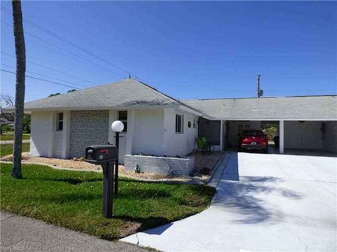 301 Maycrest Rd Lehigh Acres, FL 33936