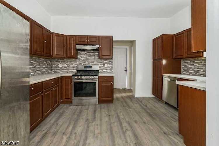 77 S Arlington Ave East Orange City, NJ 07018