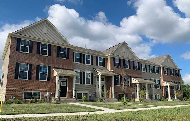 512 Creek Dr Oswego, IL 60543