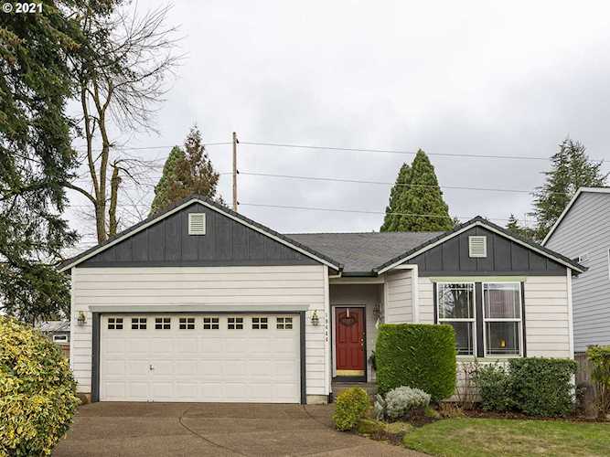 19444 Woodlands Ter Oregon City, OR 97045