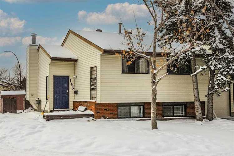 143 Silvergrove Rd NW Calgary, AB T3B 4Z6