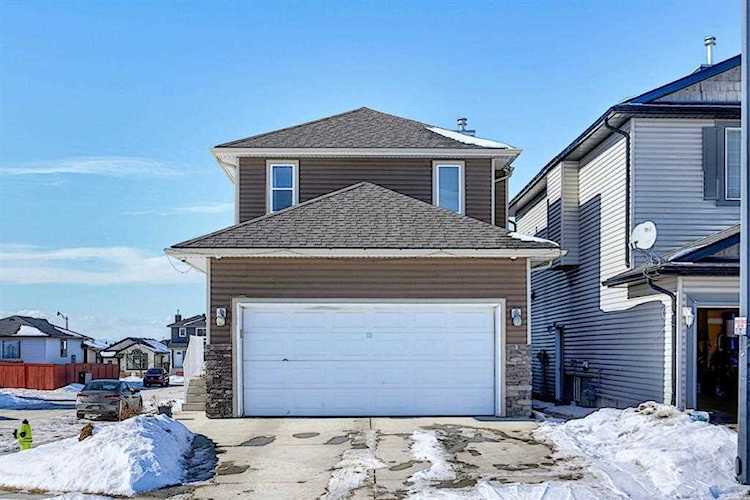 30 Taracove Way NE Calgary, AB T3J 5A4