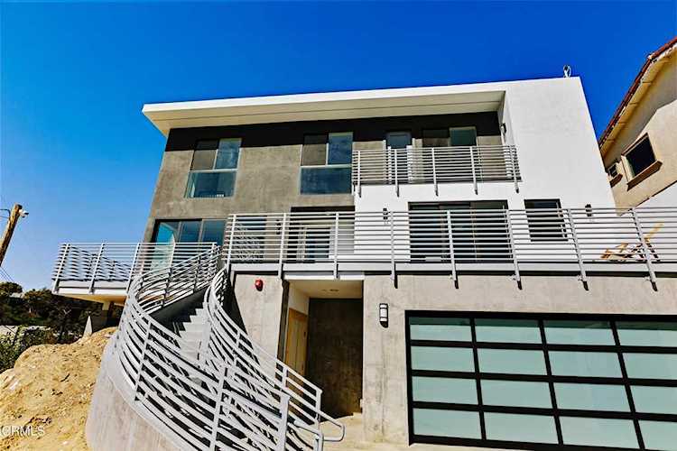 3871 Point Drive Los Angeles, CA 90065