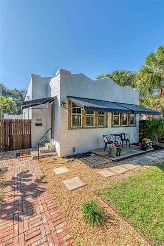 805 N Lakeside Dr Lake Worth, FL 33460