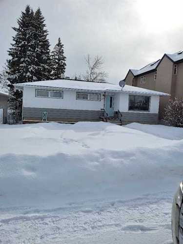 3224 Castle Rd NW Calgary, AB T2M 4K5