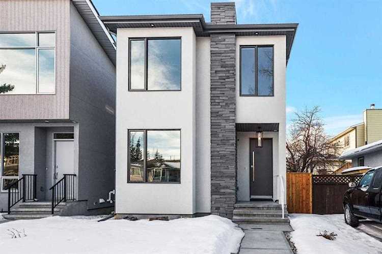 3505 41 St SW Calgary, AB T2P 3T9