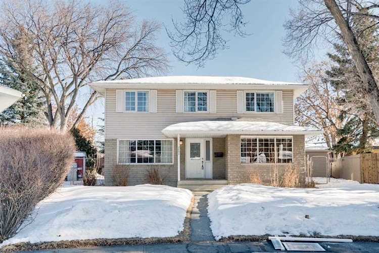 2652 Lionel Crescent SW Calgary, AB T3E 6B2