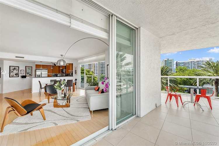 10 Venetian Way #401 Miami Beach, FL 33139