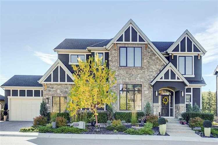 22 Spirit Ridge Ln SW Calgary, AB T3H 5N2