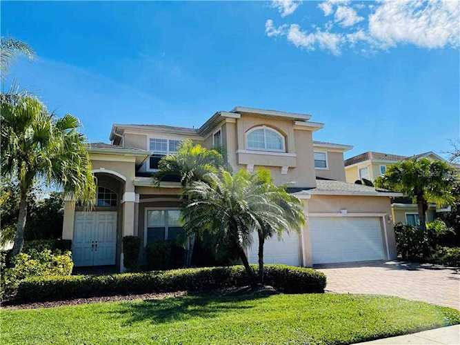 6515 37th St E Sarasota, FL 34243