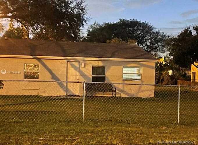 420 NW 3rd Pl Dania Beach, FL 33004