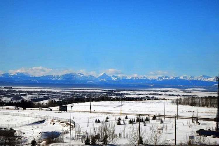 10379 Rockyledge St NW Calgary, AB T3G 5P8