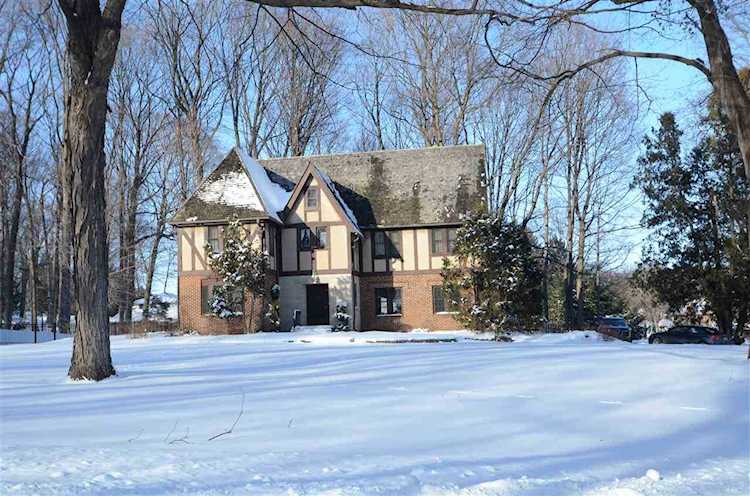 614 Farwell Dr Maple Bluff, WI 53704