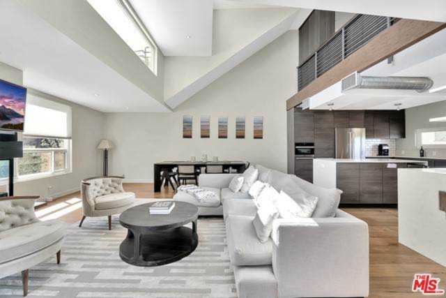 2432 7th #1 Santa Monica, CA 90405