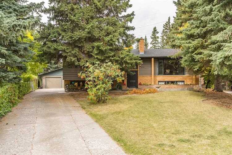 6714 Leaside Dr SW Calgary, AB T3E 6H5