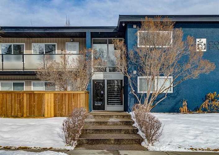 3208 19 St NW #15 Calgary, AB T2L 2A8