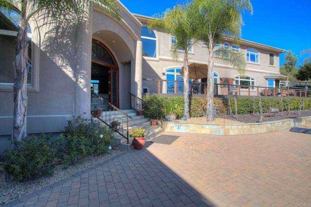 25445 Jesmond Dene Road Escondido, CA 92026