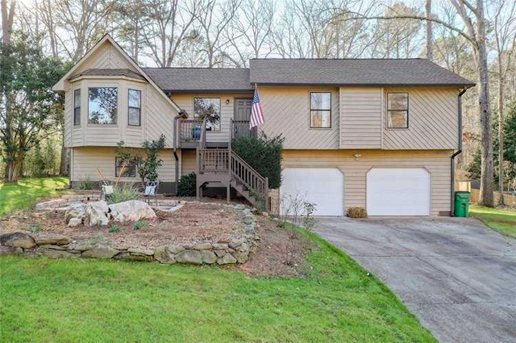 6017 Twin Pines Way Acworth, GA 30102