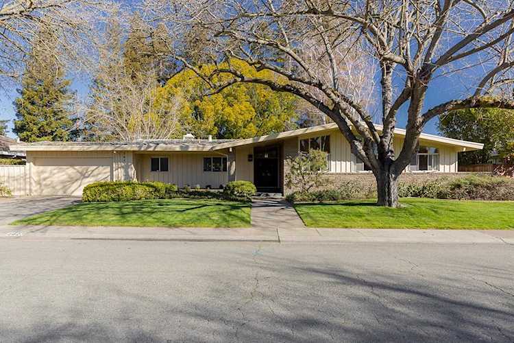 2823 Latham Drive Sacramento, CA 95864