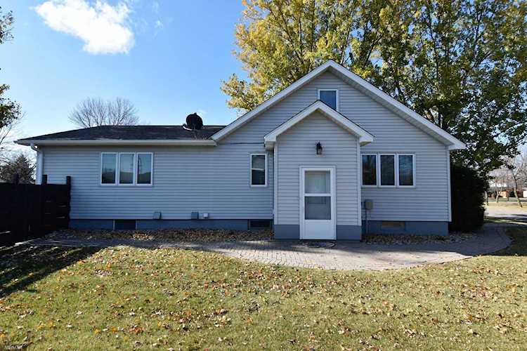 310 3rd Street SE Hallock, MN 56728
