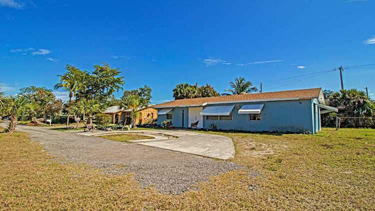 8406 SE Haslom Street Hobe Sound, FL 33455