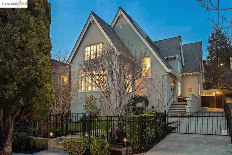 2851 Russell St Berkeley, CA 94705