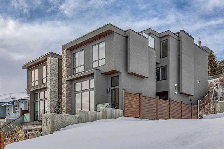 716 Bridge Crescent NE Calgary, AB t2e 5b5