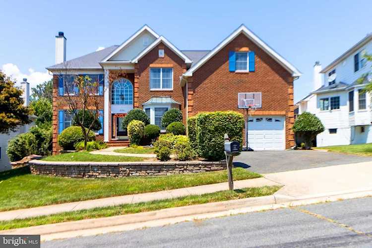 3754 Penderwood Dr Fairfax, VA 22033