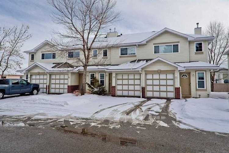63 Harvest Glen Heights NE Calgary, AB T3K 4L3