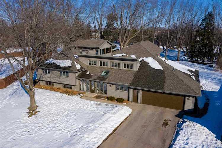 1001 N Cambridge Ct Waunakee, WI 53597
