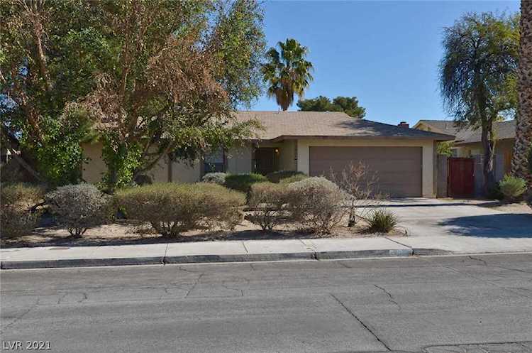 2426 La Luna Dr Henderson, NV 89014