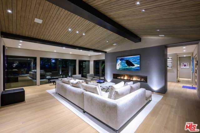 8808 Thrasher Avenue Los Angeles, CA 90069